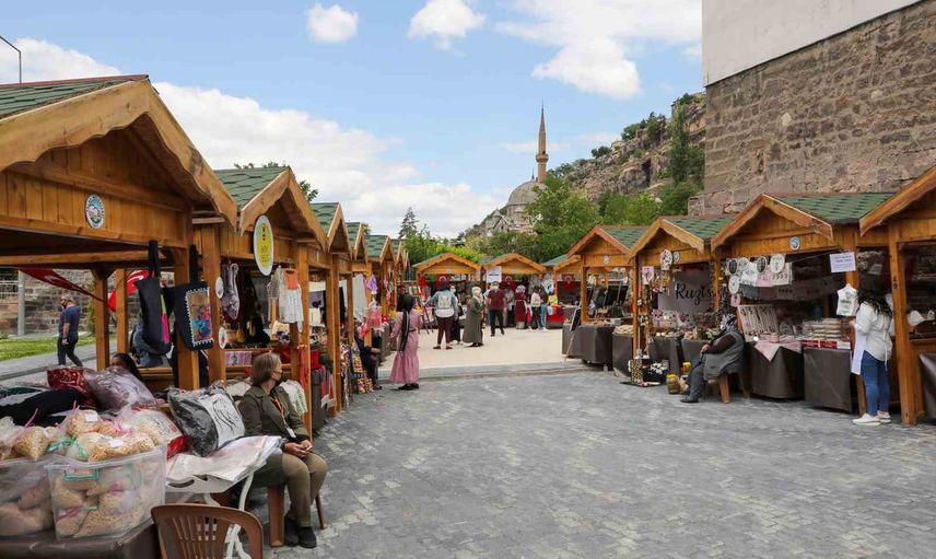 Talas'ta Maharetli Eller pazarında eylülde kış hazırlıkları başlıyor