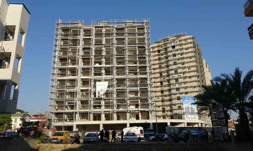 Çatıda bekleyiş: dekont gelince inşaat işçisi indi