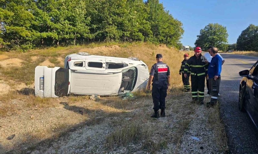 Kendirli köyü yolunda direksiyon hakimiyeti kaybı: otomobil yan yattı, 5 kişi yaralandı