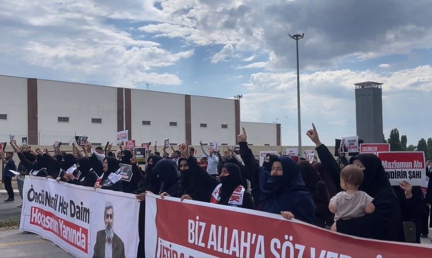 Kuytul destekçileri Erzurum'da cezaevi önünde izinsiz toplandı