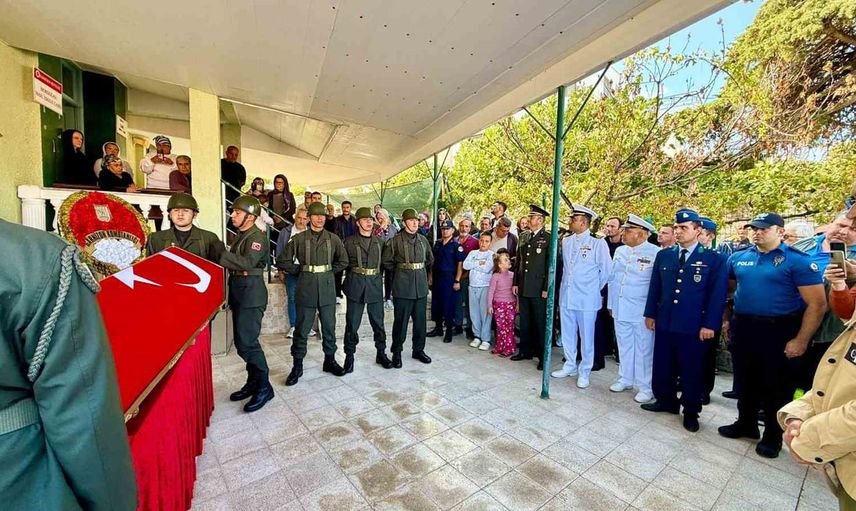 Karaburunlu gazi Ali Yay vatan görevi onuruyla uğurlandı