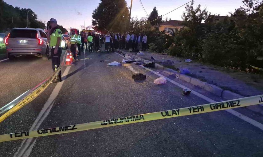 Acı bilanço açıklandı: Akçakoca'da tır ile patpat çarpıştı, ölenlerin isimleri belirlendi