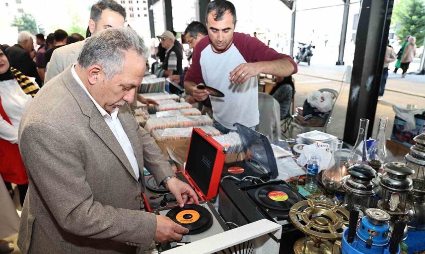 Antika Talas'ta geçmişin izlerini pazar yerine taşıyor