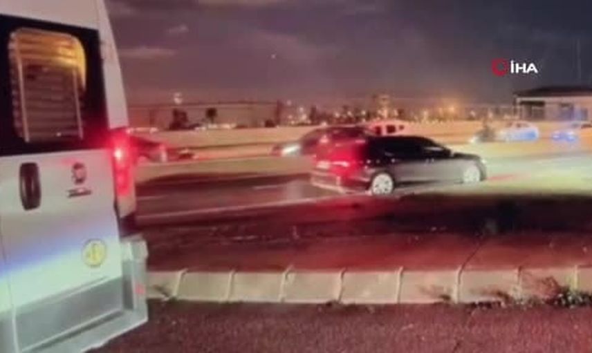 Bakırköy'de gece kaza anı kamerada: motosiklet sürücüsü yaşamını yitirdi