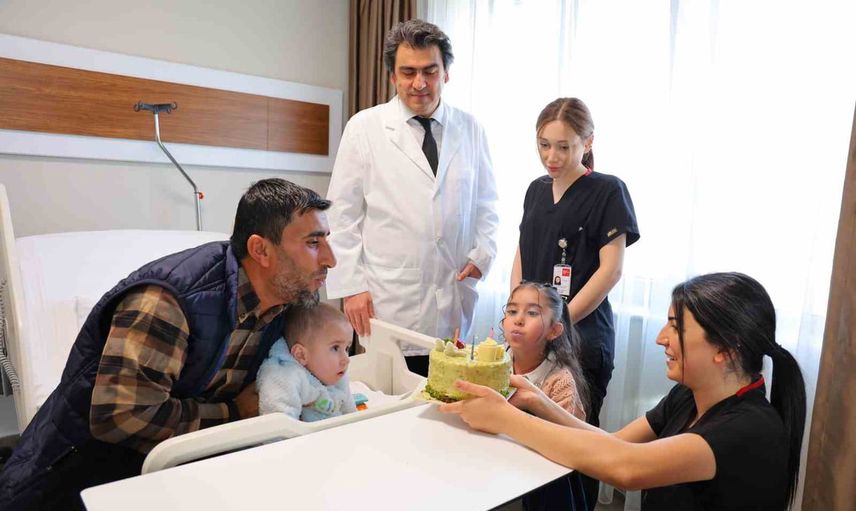 Zorlu müdahalelerin ardından minik Ahmet hayata döndü