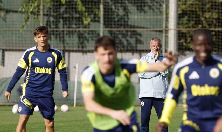 Fenerbahçe Çaykur Rizespor maçı öncesi milli isimlerden yoksun hız ve pas çalıştı