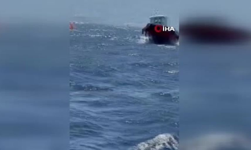 Girne açıklarında kıçtan su alan katamaran battı, kurtarma çalışmaları sürüyor