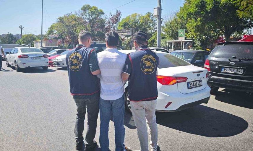 Aranan firari Kağıthane'de JASAT takibiyle yakalandı