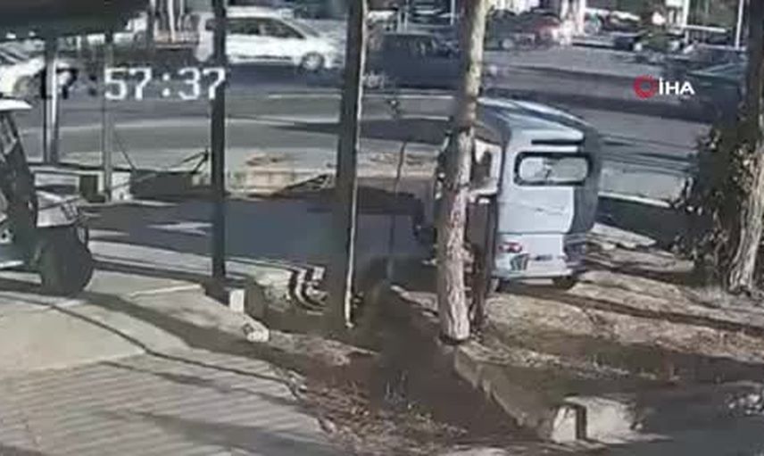 Güvenlik kamerasına yansıyan çarpışma: Namal Kavşağı'nda yaya yaralandı