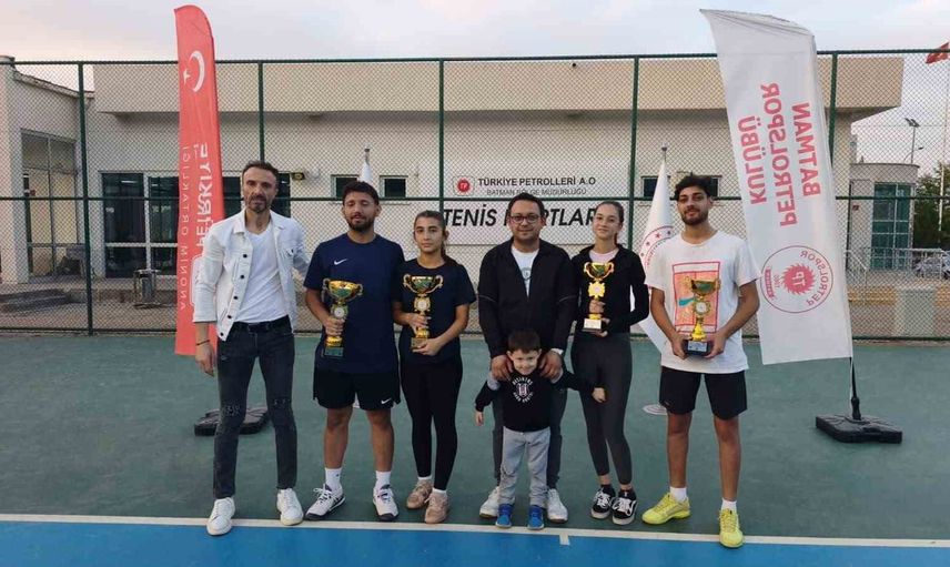 Kortlarda centilmenlik öne çıktı: Batman amatör tenis turnuvası tamamlandı