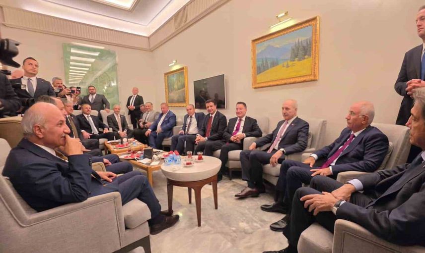 Kurtulmuş'tan mecliste kulis turu: iktidar ve muhalefetle sohbet