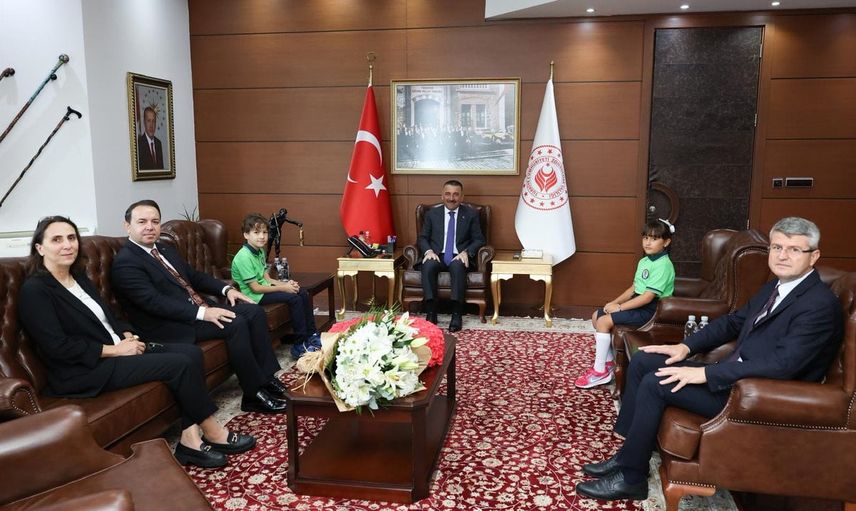Vali makamında yeni eğitim yılı coşkusunu öğrencilerle paylaştı