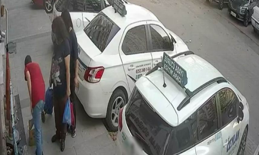 Tezgâhını bıraktığı sırada kutusundaki para ve annesinin hediyesi alınan 9 yaşındaki çocuk geri istiyor