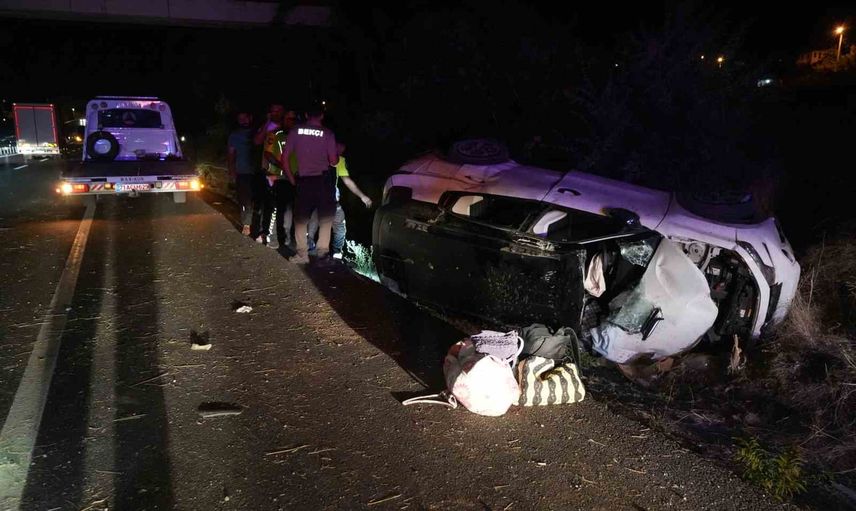 Kırıkkale'de gece yarısı takla: otomobil hurdaya döndü, iki kişi yaralandı