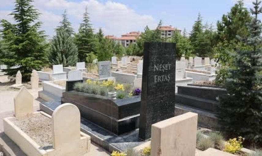 Kırşehir'de Neşet Ertaş festivali mezar başında dualarla açıldı