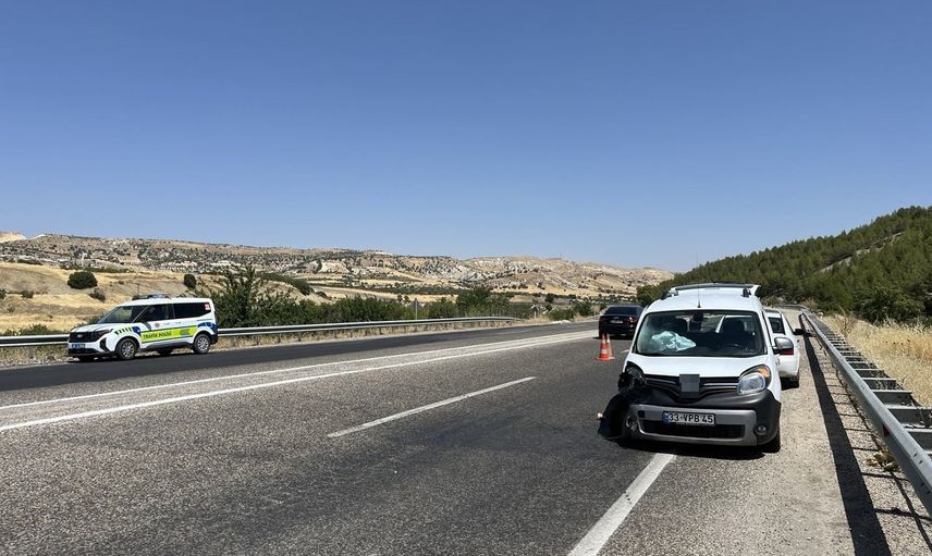 Besni'de iki araç çarpıştı: beş kişi yaralandı