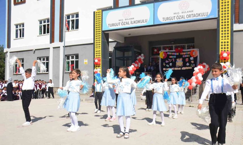 Bulanık'ta öğrenci coşkusu: ilköğretim haftası kutlandı