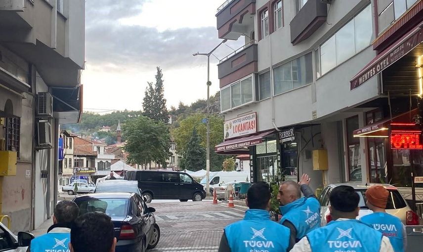 Boyabat esnafına sabah sürprizi: TÜGVA'dan siftah desteği