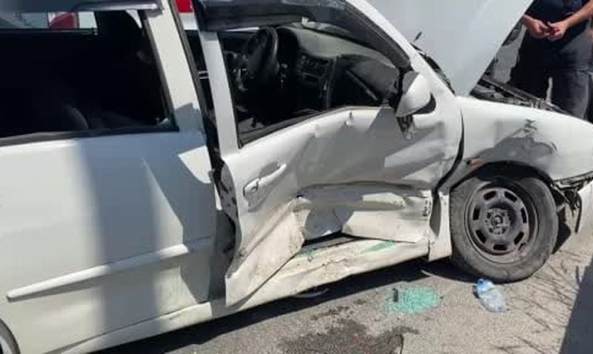 Efeler kavşağında iki Volkswagen çarpıştı: 1'i bebek 4 yaralı