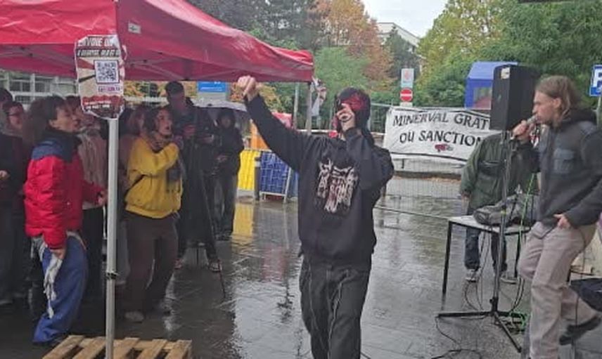 Kampüste barikat: ULB öğrencileri eğitim maliyetlerine karşı eylemde