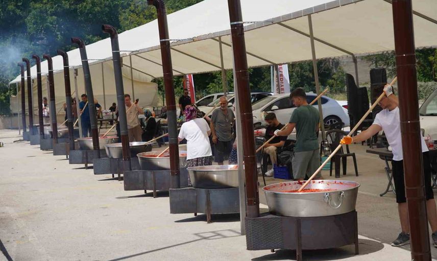 Vadipark'ta kazanlar şenleniyor: Bilecik'te aileler belediye desteğiyle kendi salçasını hazırlıyor