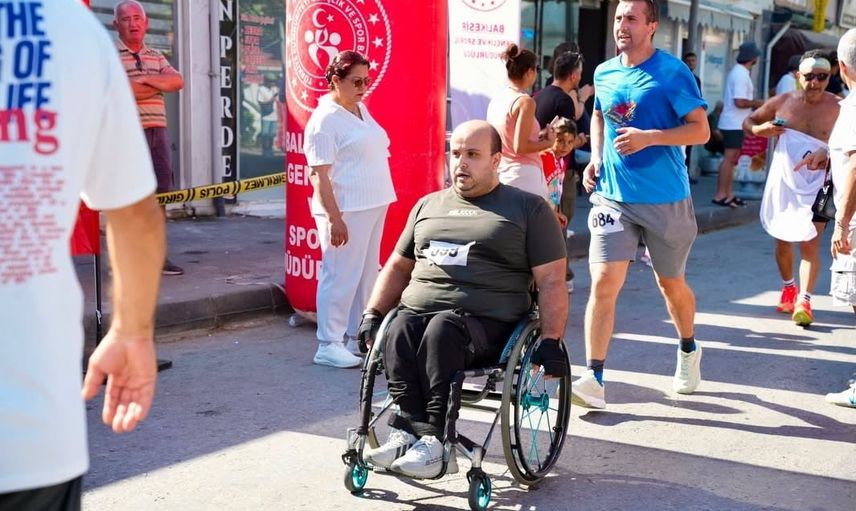 Gömeç'te dostluk rüzgârı: 563 sporcu sahadaydı
