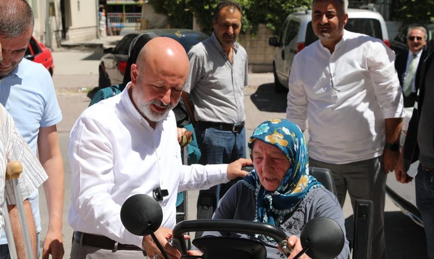 Kocasinan'da erişimde kolaylık: akülü araçlara özel elektrikli nakil aracı
