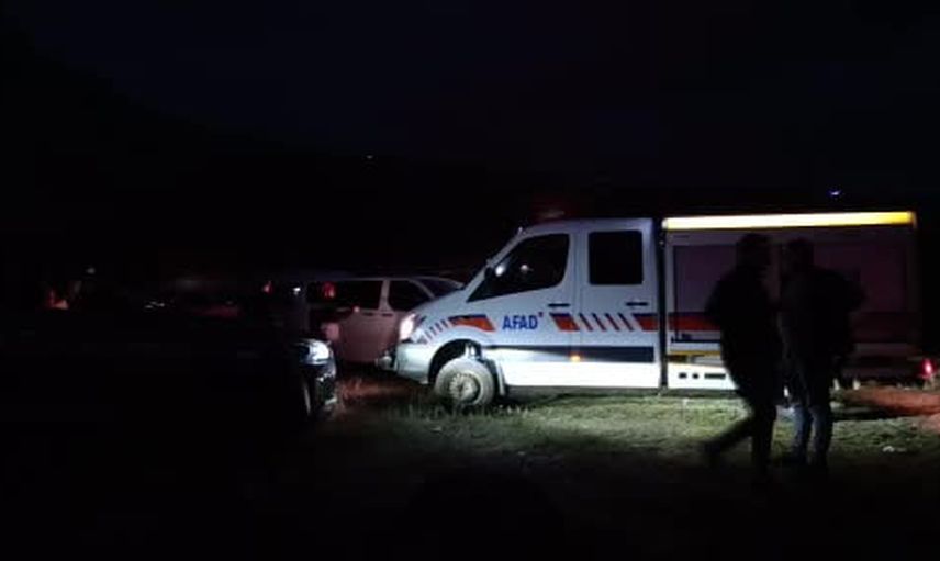 Kars'ta 50 metrelik kayalıklardan düşen kişi kurtarılamadı