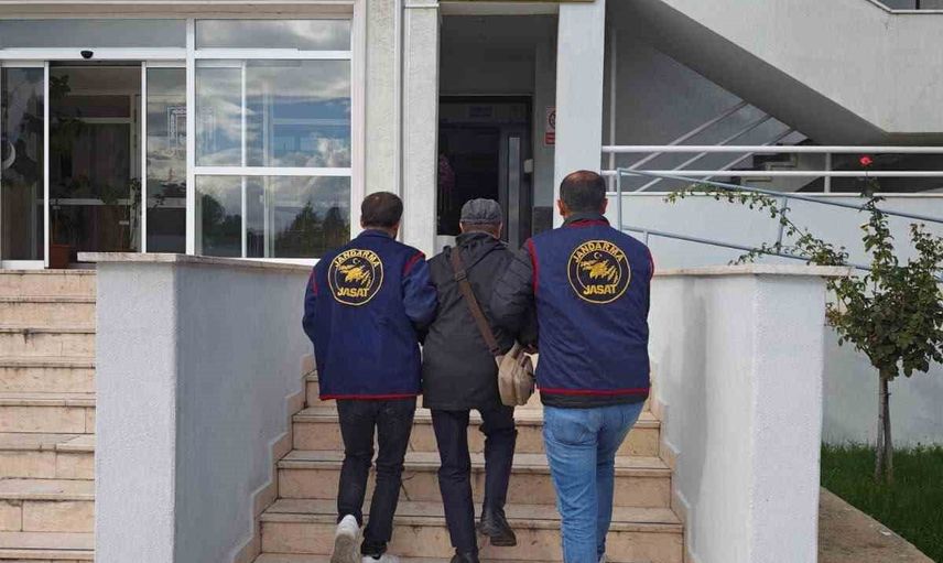 Jandarma takibiyle aranan kişi Bilecik'te yakalandı