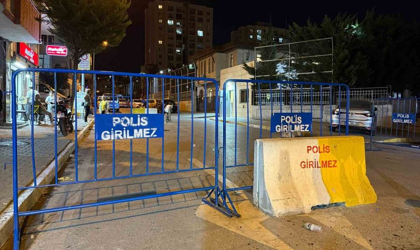 Nezarette intihar girişimi ölümle sonuçlandı: Esenyurt'ta aranan şahıs hastanede yaşamını yitirdi
