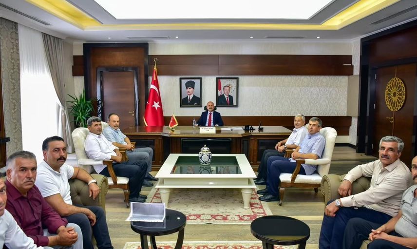 Aydın valisi Varol Nazilli muhtarlarıyla mahalle ihtiyaçlarını görüştü