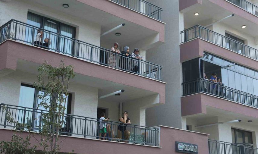 Cumhuriyet Mahallesi'nde enkazın yerini yaşam aldı