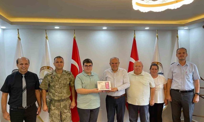 Başarı köyünden fen lisesine: Sipahi'den Ömer Faruk'a tablet