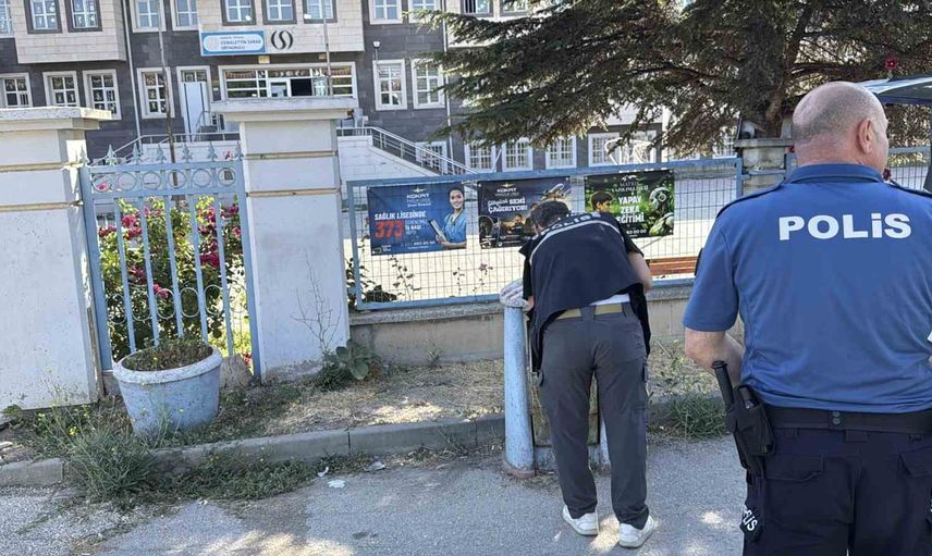 Sokak kavgası okul önündeki çöp kutusunda tabanca ortaya çıkardı