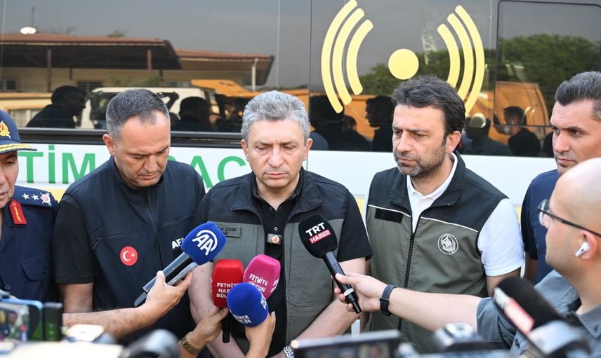 Rüzgârın taşıdığı alevler Kaş'ın Palamut ve Patara mahallelerini tehdit etti