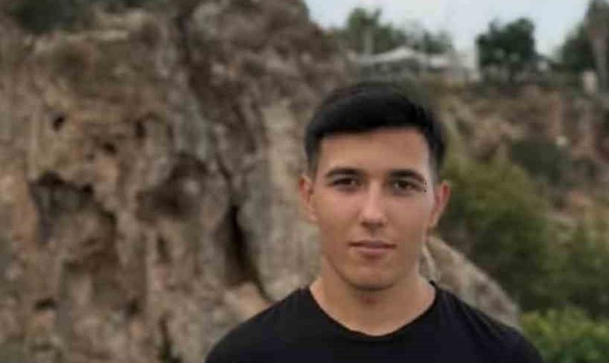 Askerden terhis olmuş genç arkadaş ziyareti sırasında motosiklet kazasında yaşamını yitirdi