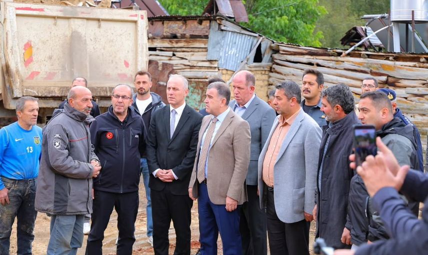 Vali Eldivan heybetepe'de yangın bölgesinde çalışmaları yerinde inceledi