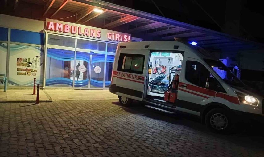 Tartışma evde kavgaya döndü: oğul babasını sırtından bıçakladı