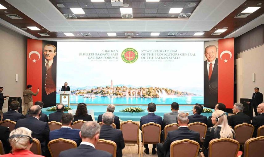 Antalya'da başsavcılar bölgesel adalet ve iş birliğini konuşuyor
