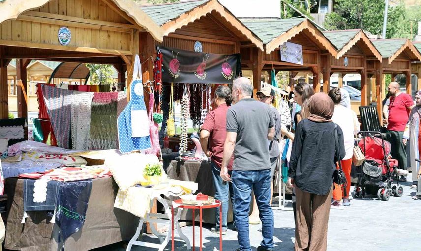 Maharetli eller Talas'ta kasımın ilk pazarında