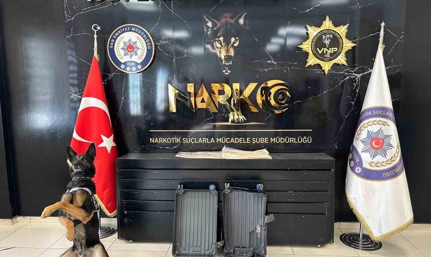 Van havalimanında şüpheli yolcuda 2 kilo 100 gram uyuşturucu bulundu