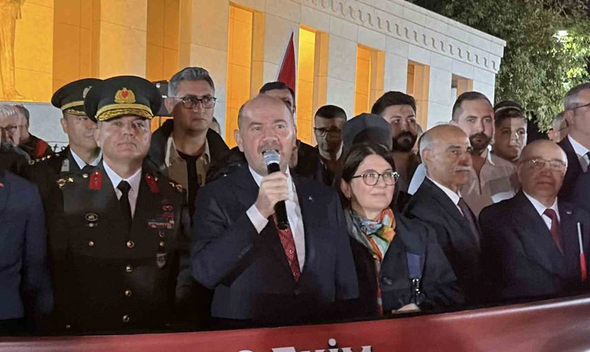 Osmaniye'de 103 metrelik bayrakla cumhuriyet coşkusu