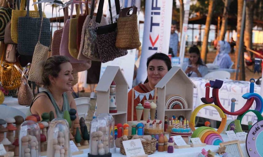Başiskele sahilinde dokunan umutlar: kadın emekleri festivale hayat verdi