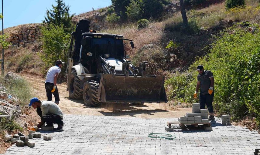 Tarsus'ta 28 kırsal mahallede 80 bin metrekarelik parke dönüşümü