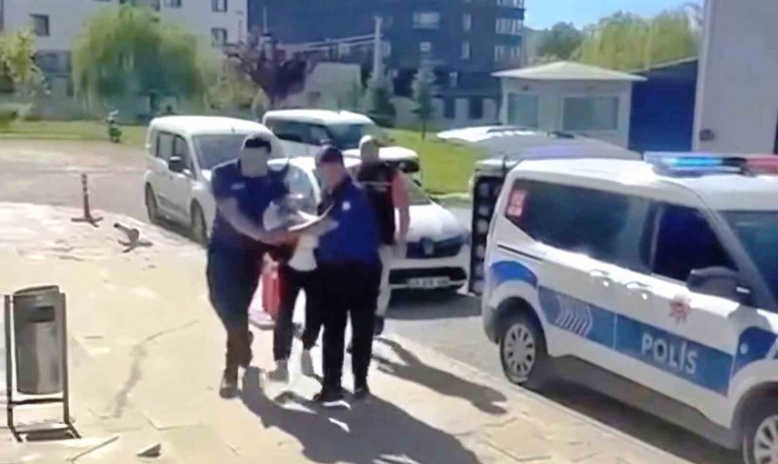 Kütahya'da kovalamacayla yakalanan, 10 yıl hapis cezası bulunan şüpheli ceza infaz kurumuna teslim edildi