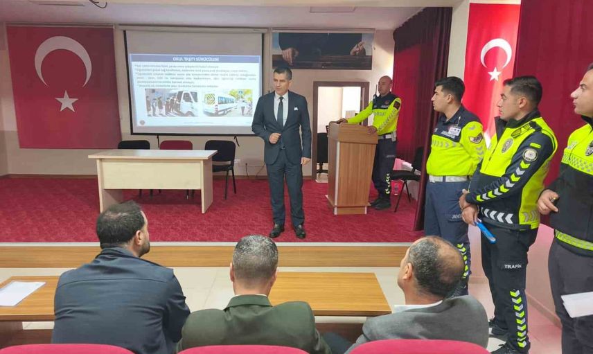 Çemişgezek'te servis şoförlerine öğrenci güvenliğini önceliklendiren trafik eğitimi
