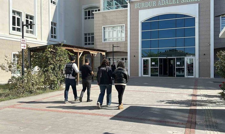 Burdur otogarında üzerinde taşıdıkları 3 bin 97 kullanımlık sentetik kannabinoidle iki kişi gözaltında