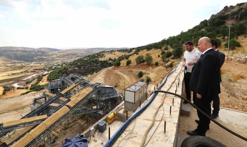 Vali Abdullah Küçük, Küçük Oluklu mezrasındaki taş kırma çalışmalarını denetledi