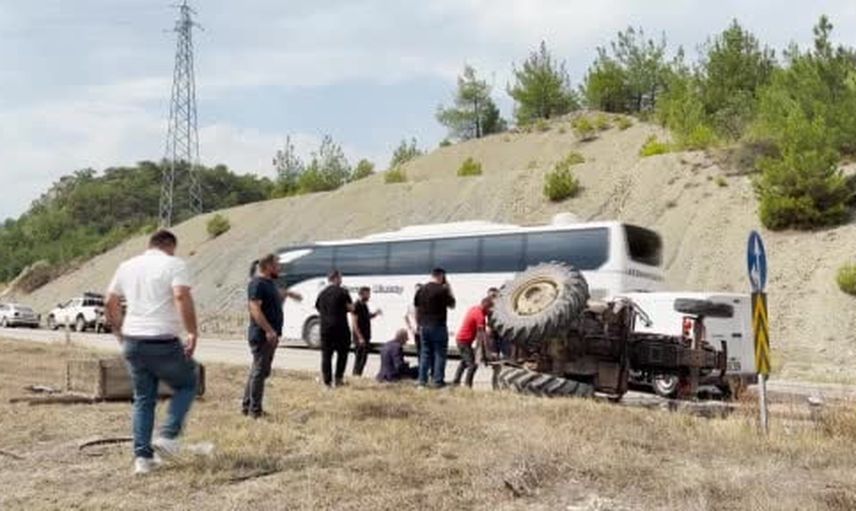 Hanönü'de kavşak çarpışması: traktör sürücüsü yaralandı