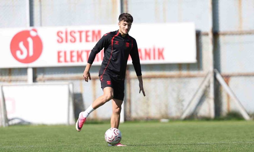 Sivasspor bandırmaspor deplasmanına taktik ağırlıklı antrenmanla hazırlanıyor